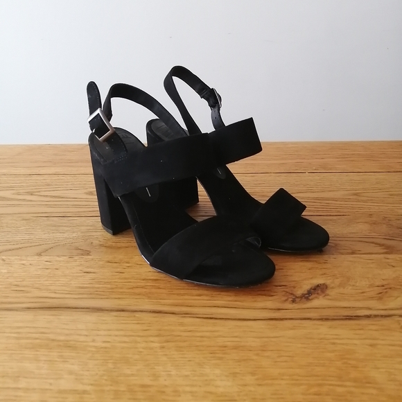 Chelsee girl strapy suede black heels - Picture 6 of 6